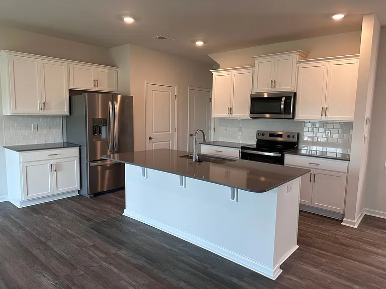 1359 37th Avenue Ln NE — Photo 8