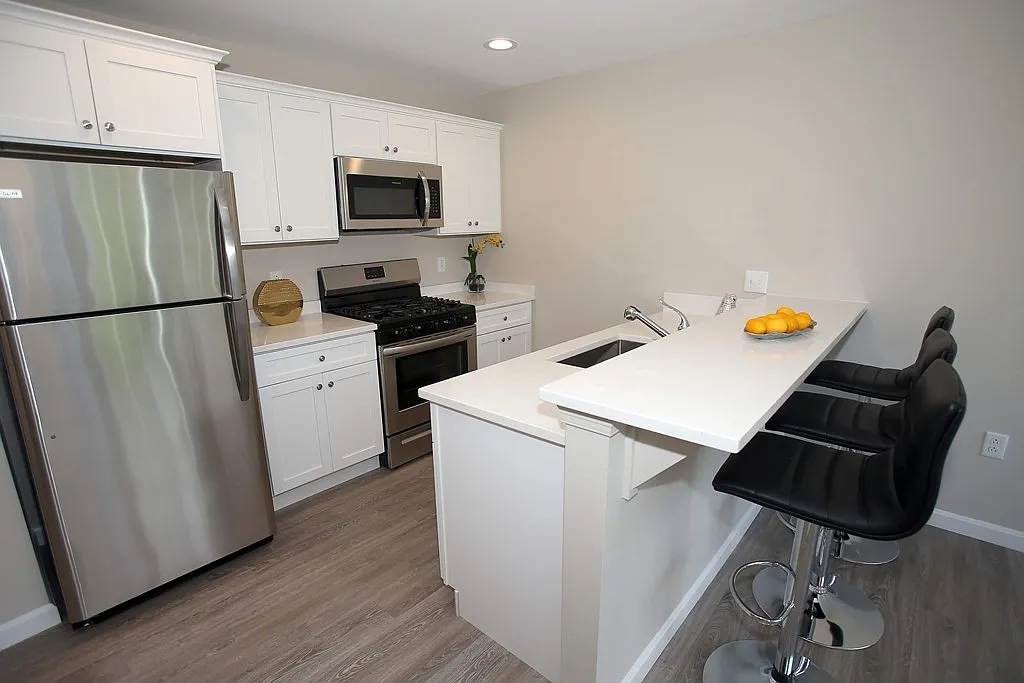 1 bed, 1.0 bath, 640 sqft, $2,000 — Photo 3