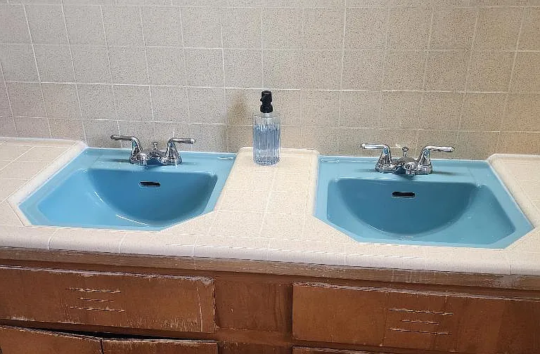 Double sink in bathroom