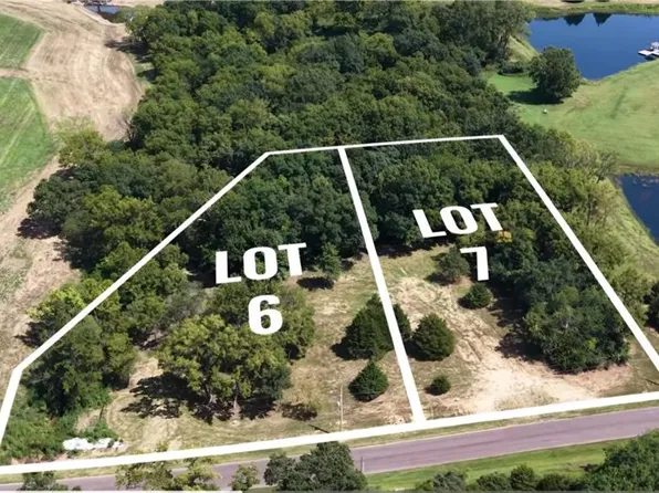 7 178th St, Tonganoxie, KS 66086
