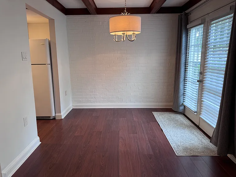 112 Yardley Cmns — Photo 6