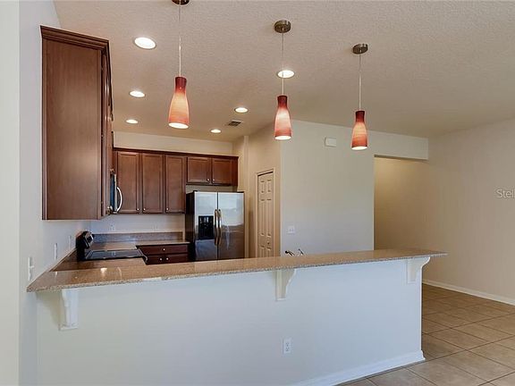 5th image of 567 Glastonbury Dr