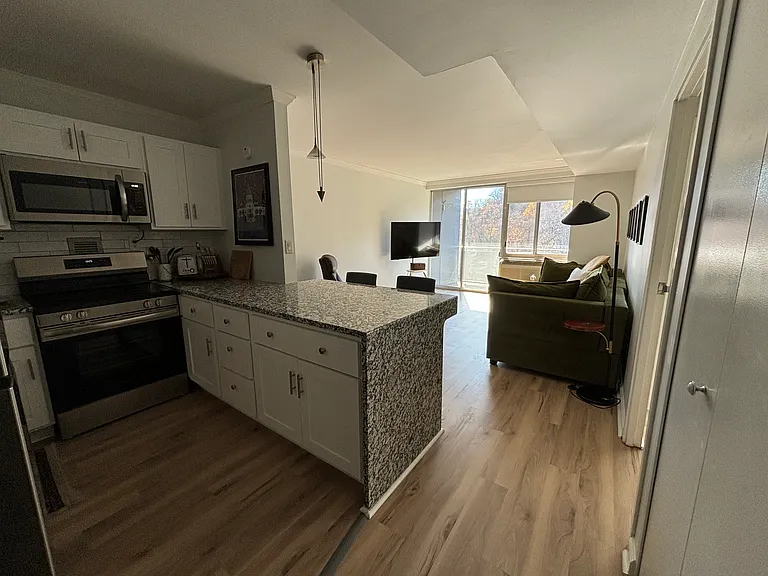 1800 Roundhill Rd #706 — Photo 3
