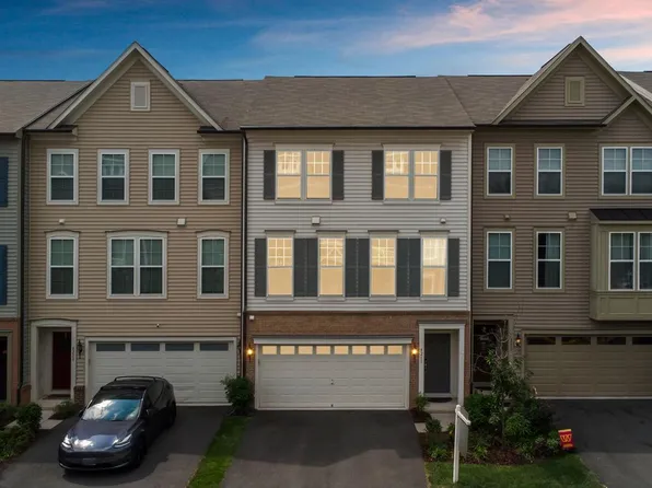 8211 Handsome Joe Ln, Manassas, VA 20111