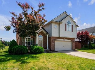1989 Golfview Ln, Westland, MI 48186
