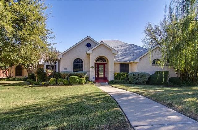 1st image of 2431 Valley View Dr