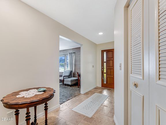 3rd image of 841 W River Oak Dr