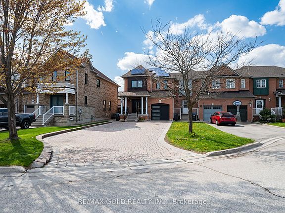 3rd image of 19 Spring Valley Ct