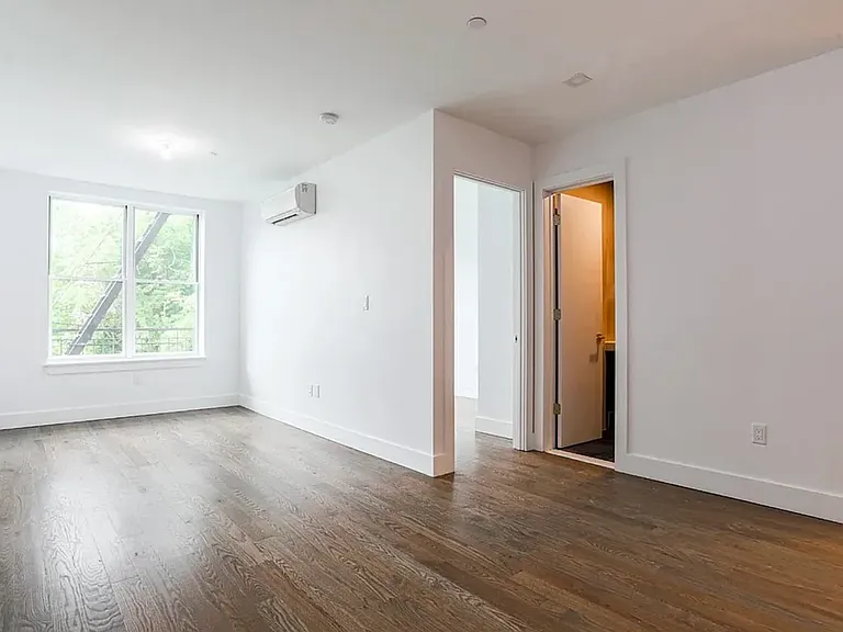379 Hawthorne St #3A — Photo 3