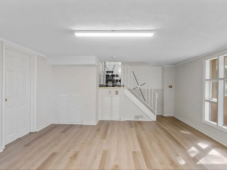 9967 Verree Rd — Photo 4