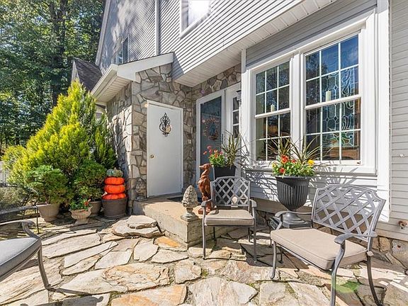4th image of 4903 Abbotsford Mews