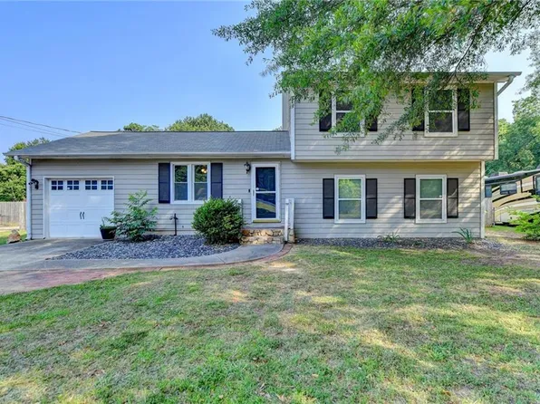 1811 Pharrs Rd, Snellville, GA 30078