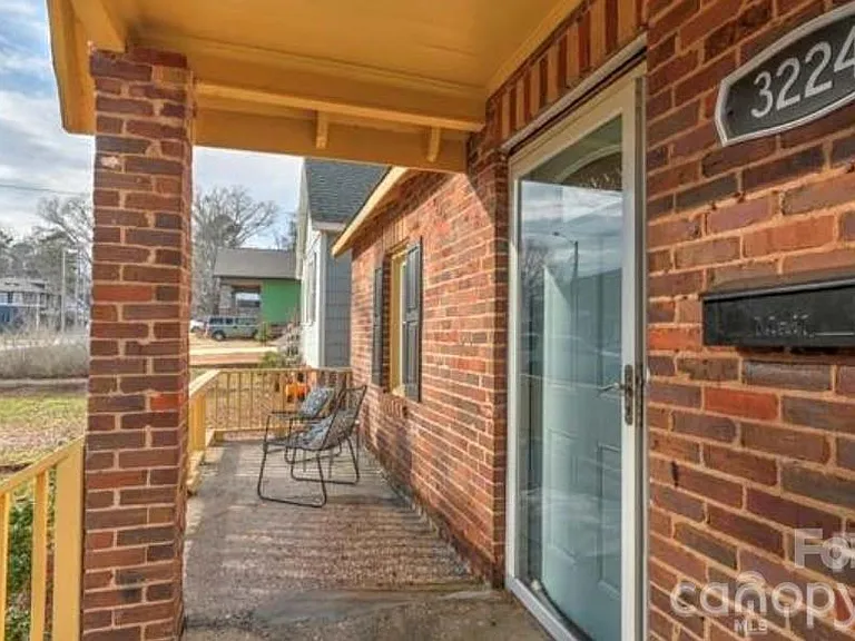 3224 Rogers St — Photo 2