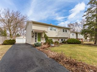 952 N Idlewild Ave, Mundelein, IL 60060