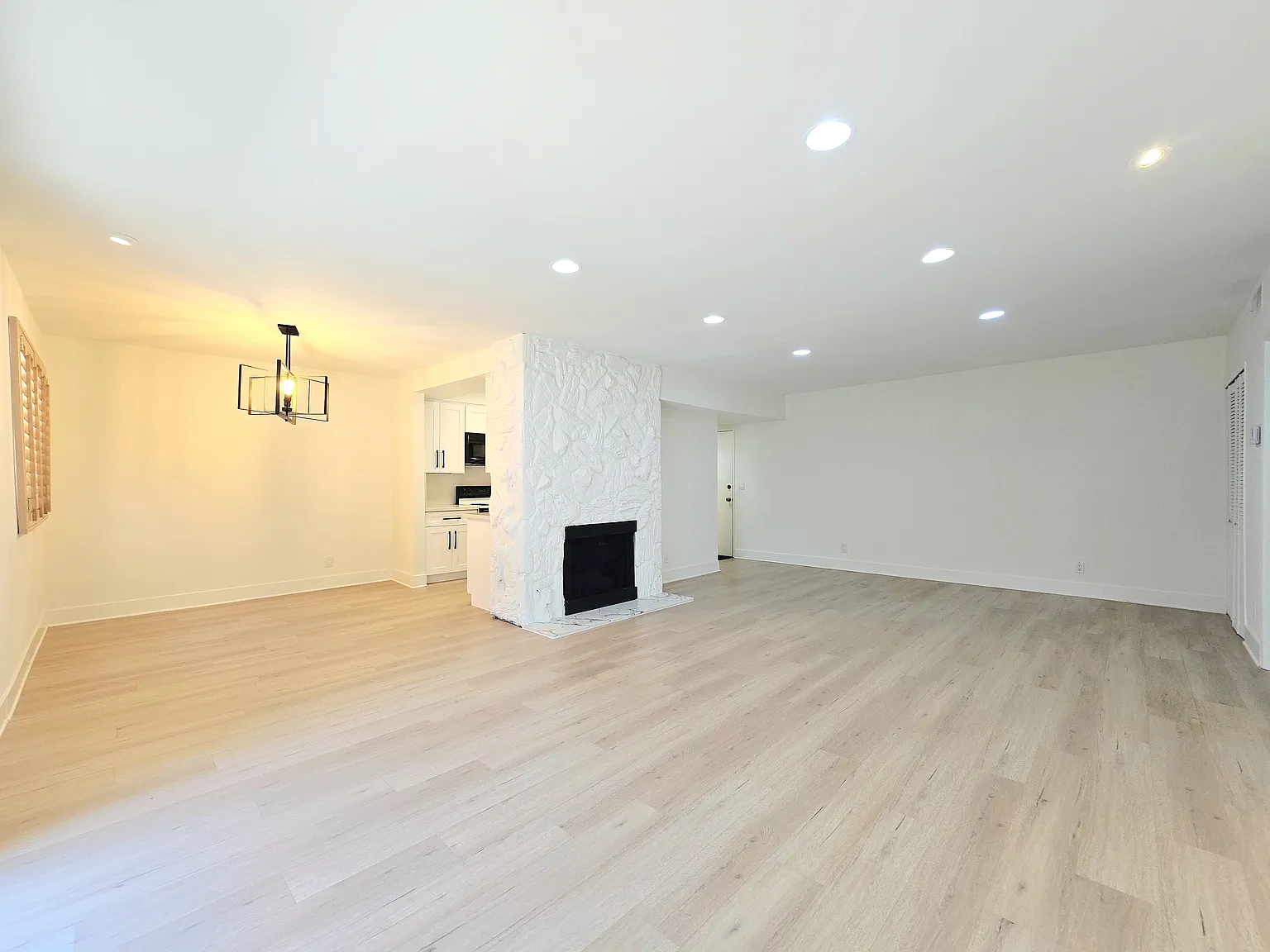 2 bed, 1170 sqft, $3,650 — Photo 3