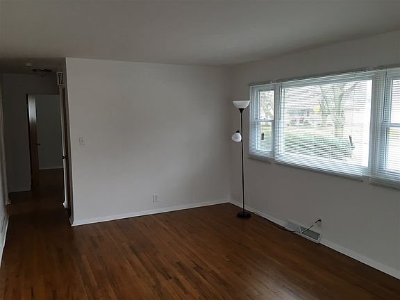 4th image of 2205 Union Ave