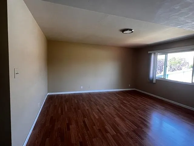 216 Bancroft Ave — Photo 10