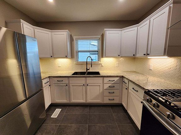 2nd image of 433 N Byrkit Ave
