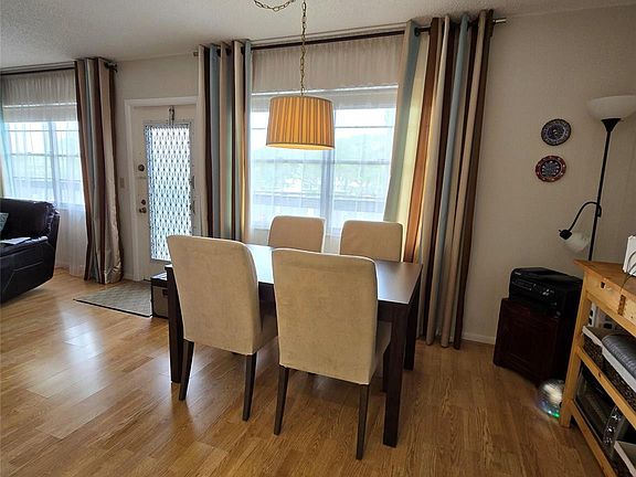 4th image of 2032 Oakridge D #2032