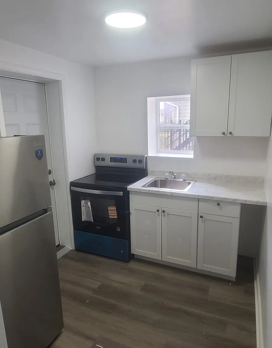 377-387 Lechner Ave — Photo 4