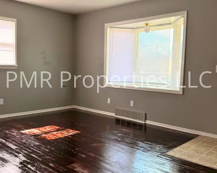 2115 Avenue M — Photo 5