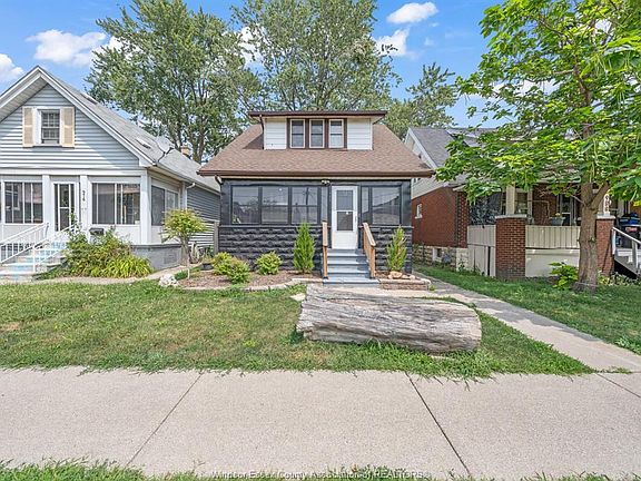 2nd image of 982 Elm Ave