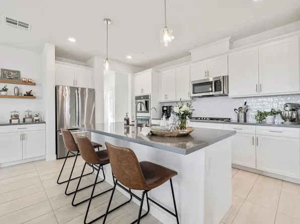 41462 Harvey Mudd Dr, Palm Desert, CA 92211