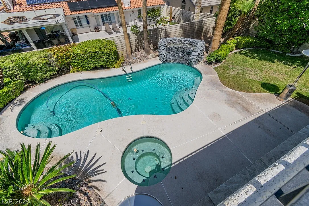 5 bed, 3.0 bath, 3389 sqft, $4,500 — Photo 4