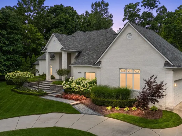 57001 Juliann Ct, Washington, MI 48094