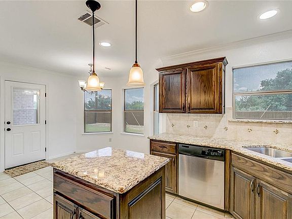5th image of 412 Lockwood Ln