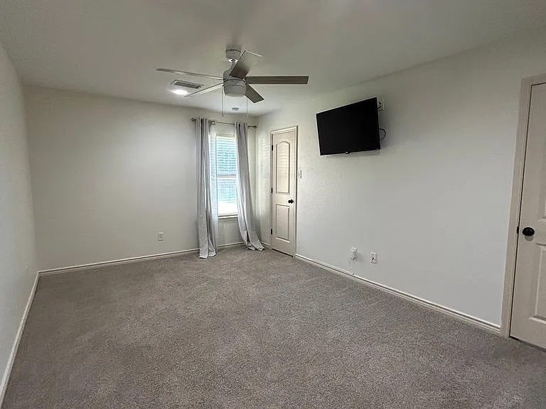 5900 Oak Creek Dr — Photo 11