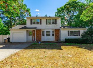 250 Clarice Blvd, Holbrook, NY 11741