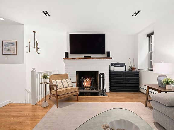 4th image of 314 E 50th St APT 1E