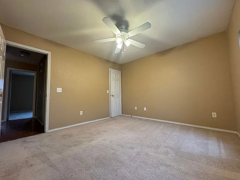 550 Walker St — Photo 10