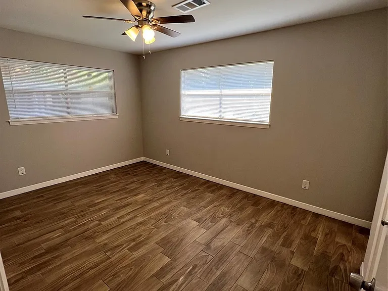 10503 Homestead Rd — Photo 14