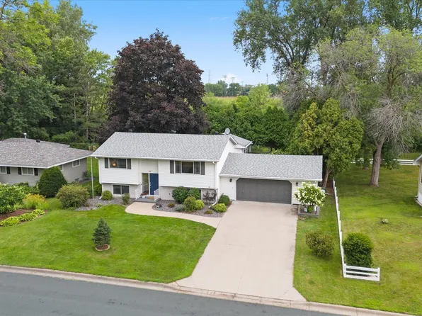 233 69th Ave NE, Fridley, MN 55432