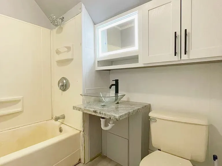 24 East St #B — Photo 8