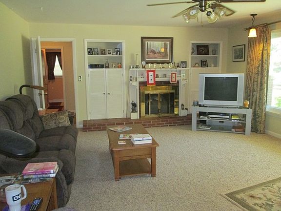 3rd image of 813 N 9th 1/2 St