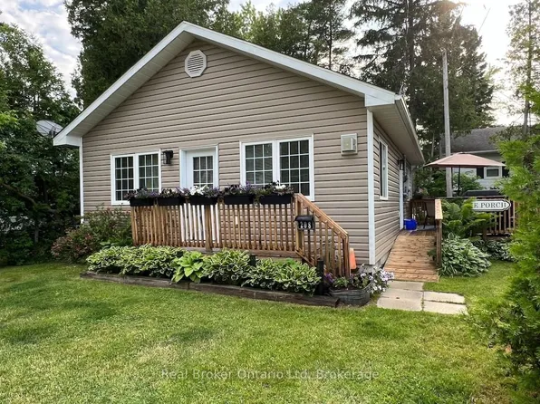 208 2nd Ave S, South Bruce Peninsula, ON N0H 2G0