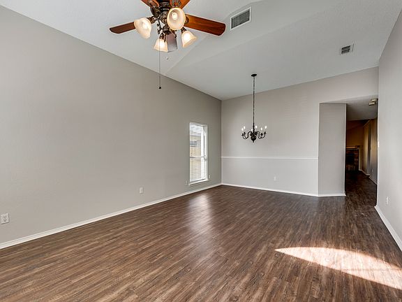 4th image of 8129 Spruce Valley Dr