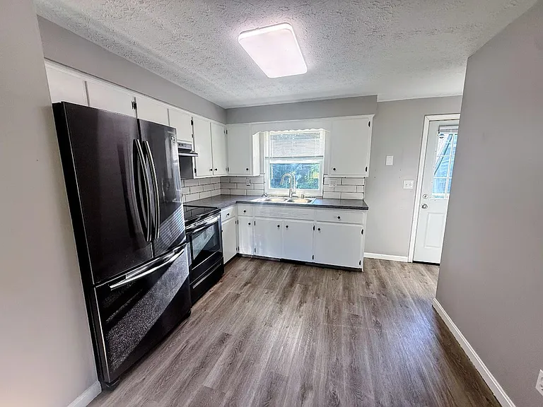 5224 S Main St — Photo 5