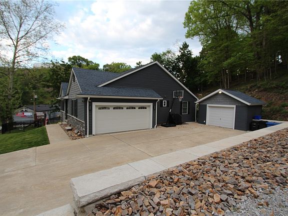 3rd image of 1003 Laurel Hill Dr