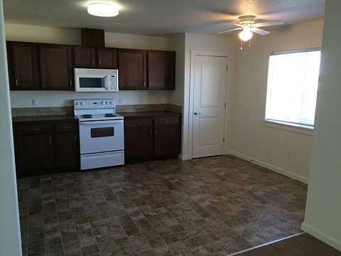 3rd image of 1307 SE 9th Dr APT 103