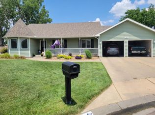 1405 Lorianna Ct, Salina, KS 67401