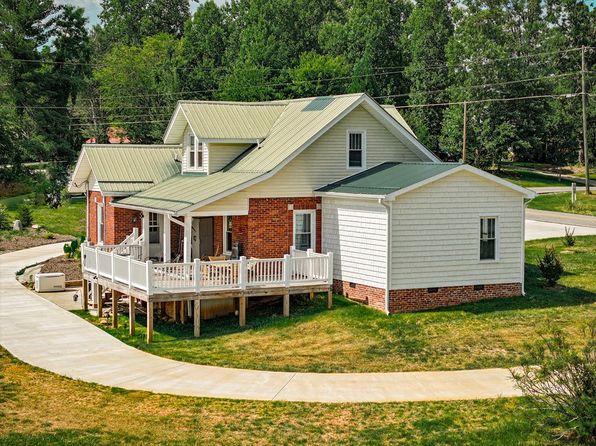 2416 Old Pipers Gap Rd, Cana, VA 24317