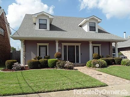 Beautiful Acadian Style Home - 2 Story
						:
						1 Spacious bedroom -bottom/front/left side of home, 3 large bedrooms upstairs