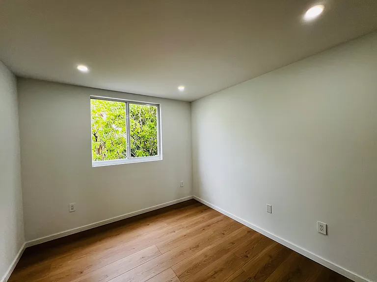 1985 Calais Dr #5 — Photo 11