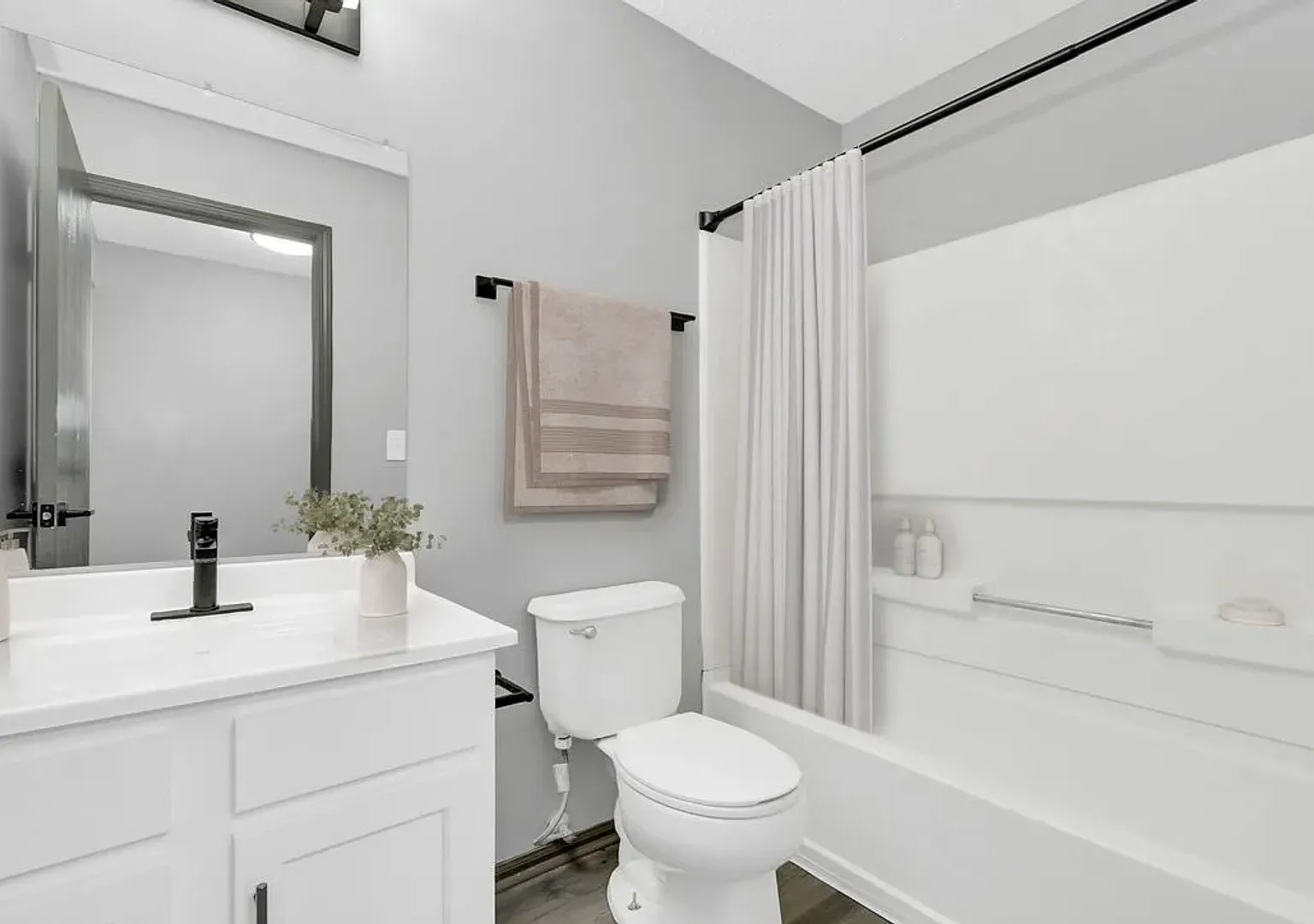 Parkview Apartments — Photo 3