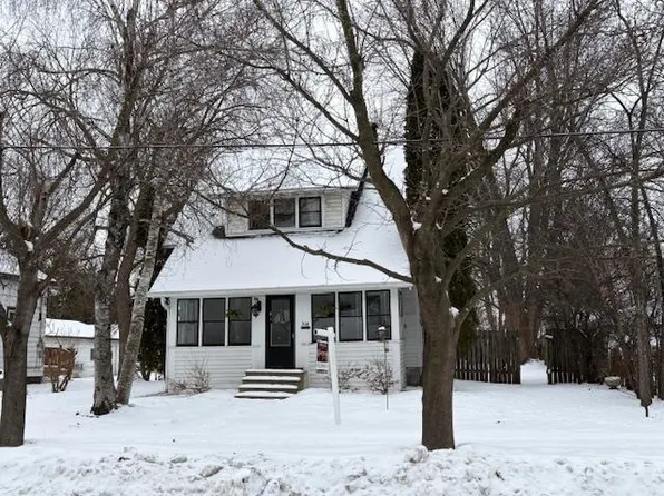 514 E Pine St, New London, WI 54961