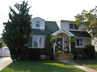 115 Barrymore Blvd, Franklin Square, NY 11010